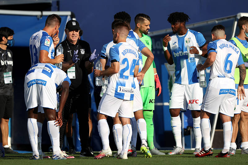 宝威体育平台-莱加内斯主帅宣布辞职,球队陷入深渊了