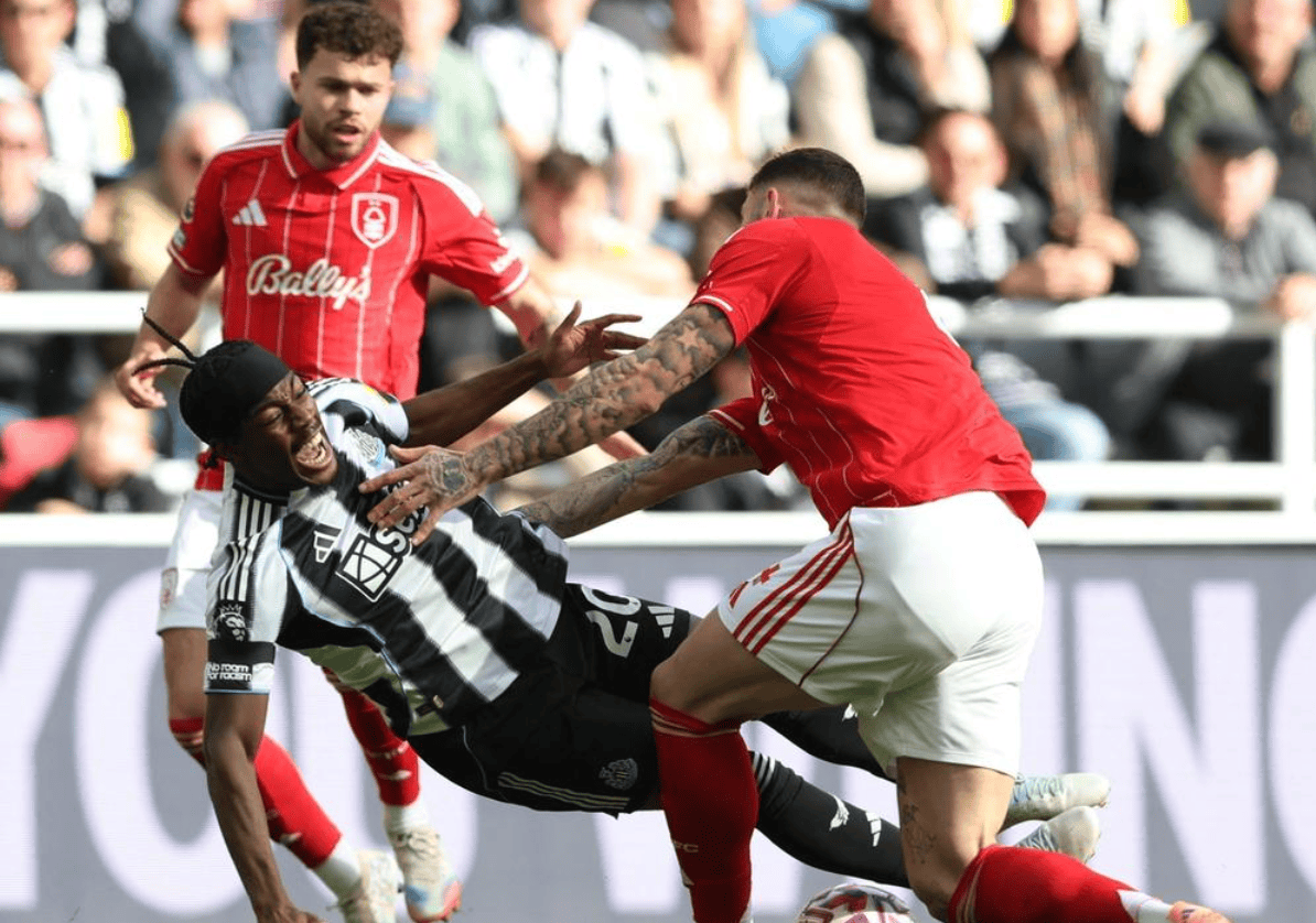 宝威体育下载-关于足球赛场悬念重重：劲旅对决，谁将笑到最后？的信息